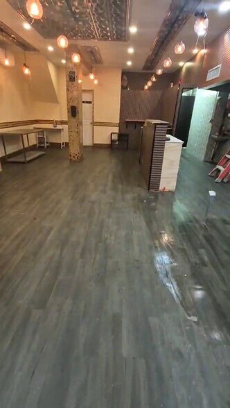 180 First Ave, New York, NY à louer - Vidéo sur l’annonce professionnelle – Image 2 sur 23