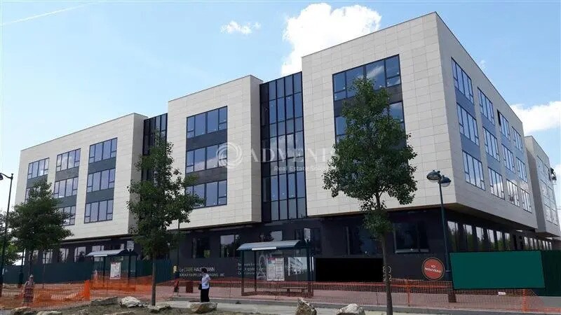 Bureau dans Jossigny à louer - Photo de l’immeuble – Image 1 sur 7