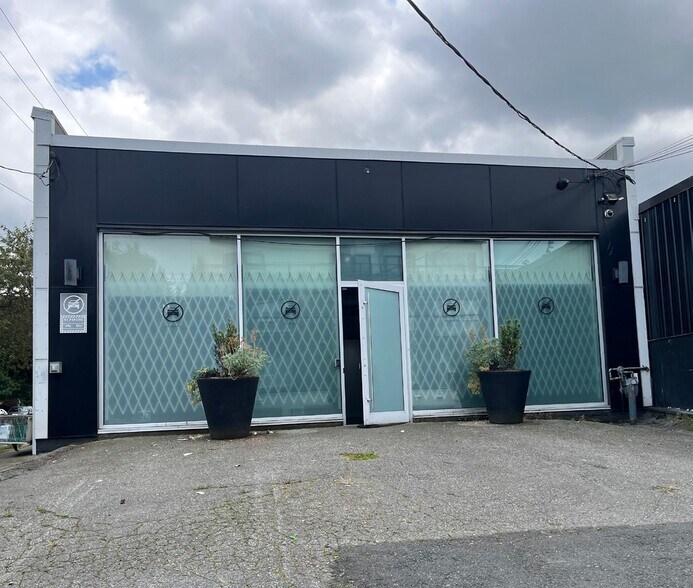 1595 E Pender St, Vancouver, BC à louer - Photo de l’immeuble – Image 2 sur 2