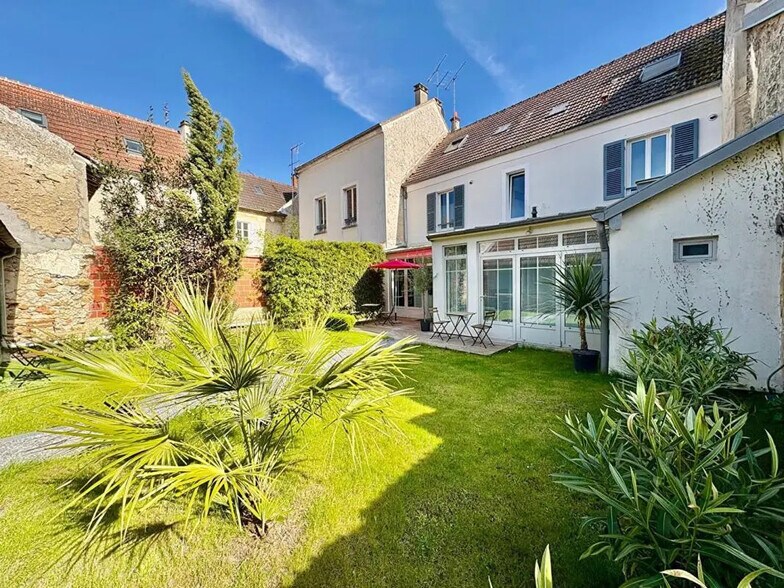 Local d'activités dans Couilly-Pont-aux-Dames à vendre - Photo de l’immeuble – Image 2 sur 16