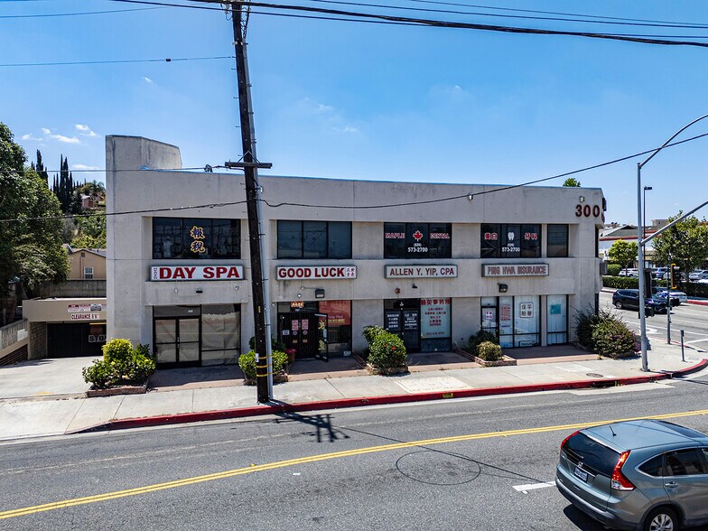 300 S Garfield Ave, Monterey Park, CA à vendre - Photo de l’immeuble – Image 1 sur 14