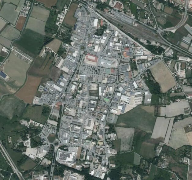 Local commercial dans Pertuis à louer - Photo de l’immeuble – Image 2 sur 3