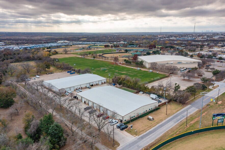 12124 S Pipeline Rd, Euless, TX à louer - Photo de l’immeuble – Image 3 sur 13
