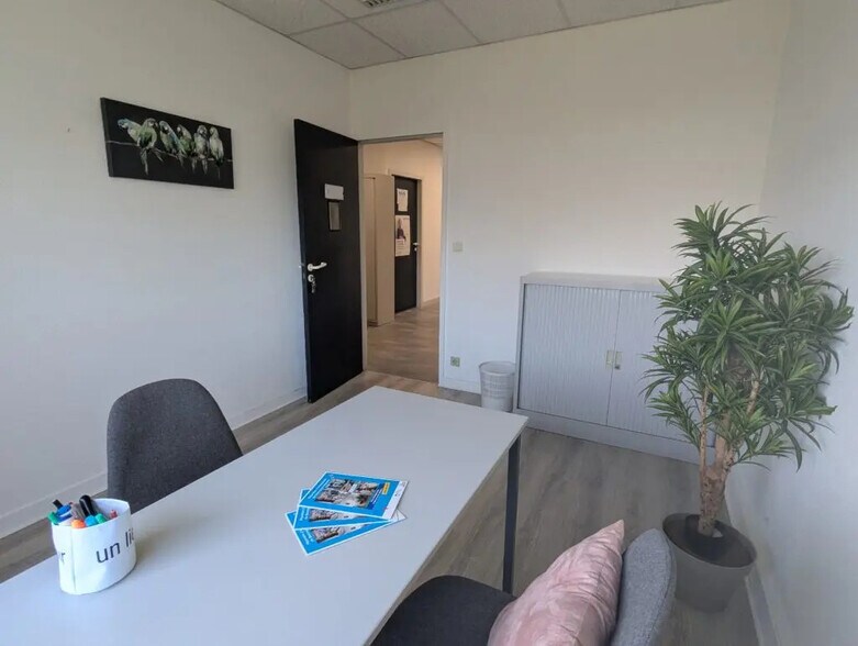 2C Chemin De Palente, Besançon à louer - Photo de l’immeuble – Image 3 sur 4