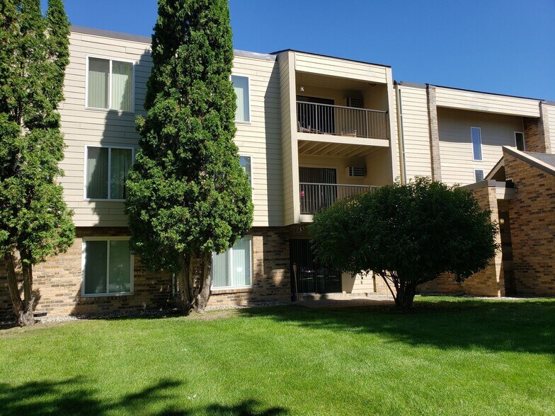 623 West Fir, Fergus Falls, MN à vendre - Photo de l’immeuble – Image 3 sur 18