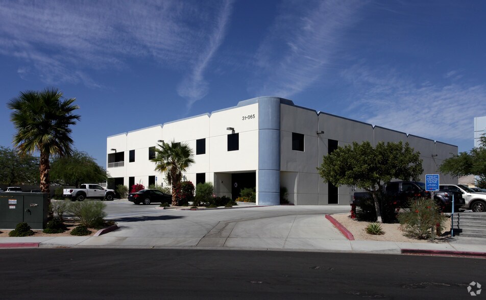 31065 Plantation Dr, Thousand Palms, CA à vendre - Photo de l’immeuble – Image 2 sur 18