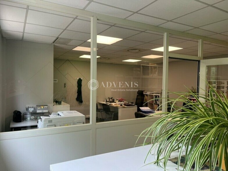Bureau dans Les Alluets-le-Roi à louer - Photo intérieure – Image 3 sur 12