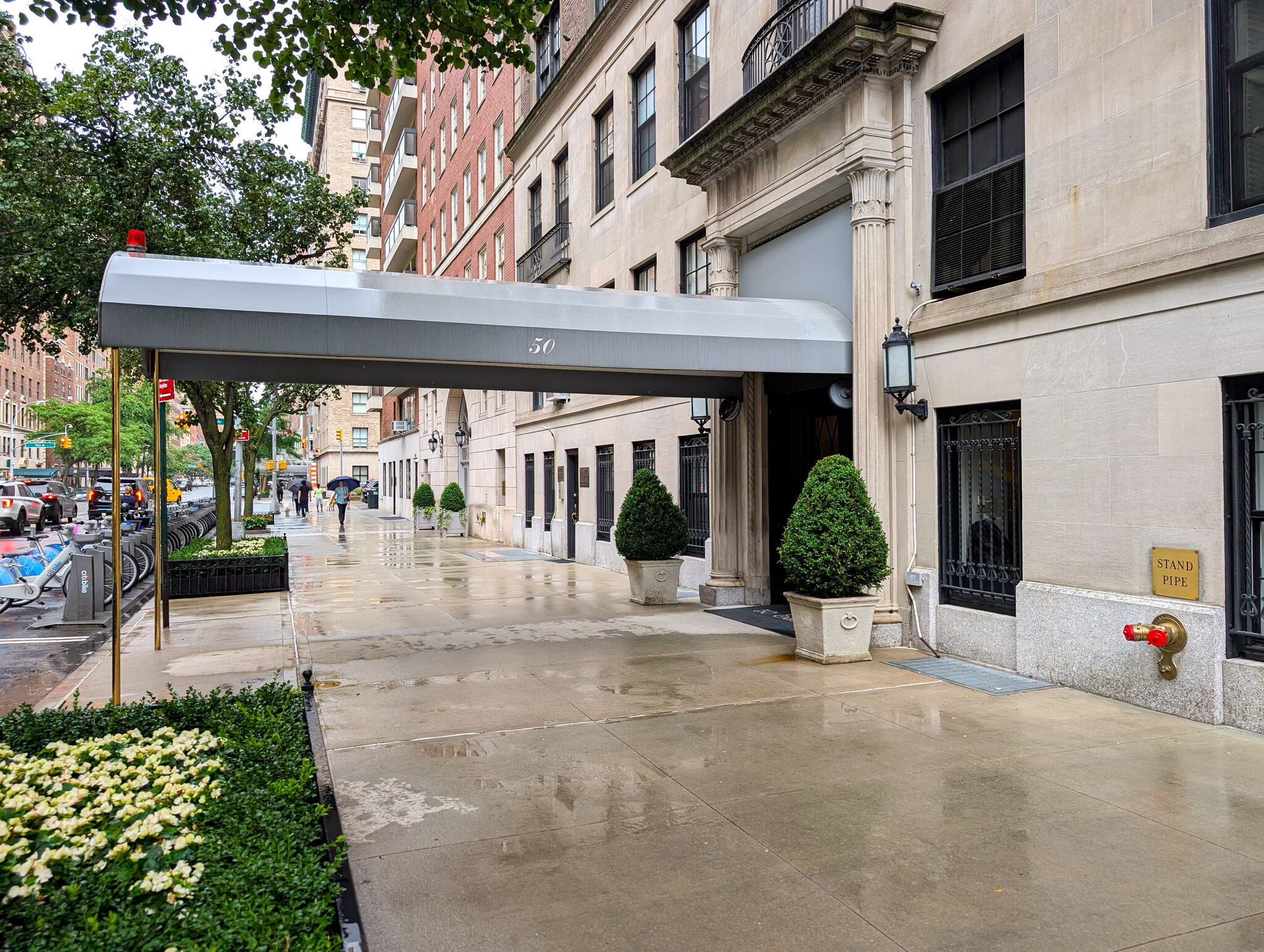 44-50 E 72nd St, New York, NY à louer Photo de l’immeuble– Image 1 sur 19
