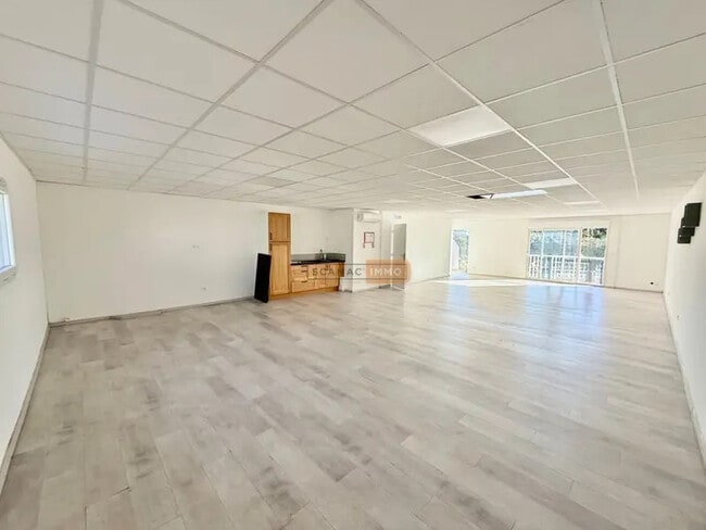 Plus de détails pour Local d’activités à vendre