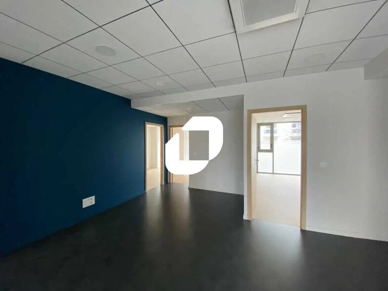 Bureau dans Lyon à louer - Photo de l’immeuble – Image 3 sur 12