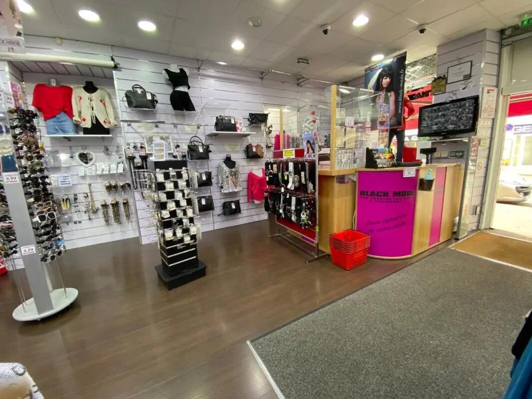 Local commercial dans Annecy à louer Photo de l’immeuble– Image 1 sur 2