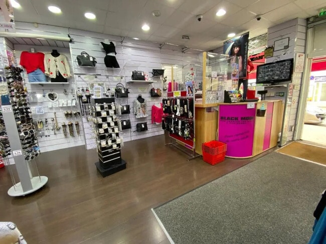 Plus de détails pour Local commercial à louer