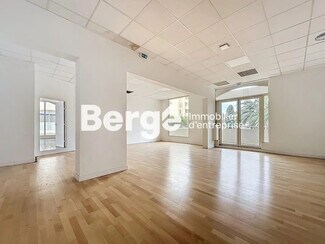 Plus de détails pour Local commercial à louer