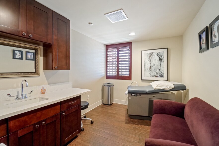 3630 Enterprise St, San Diego, CA à louer - Photo de l’immeuble – Image 3 sur 10