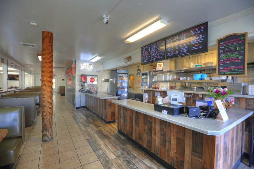 5725 Hollister Ave, Goleta, CA à louer - Photo de l’immeuble – Image 3 sur 6