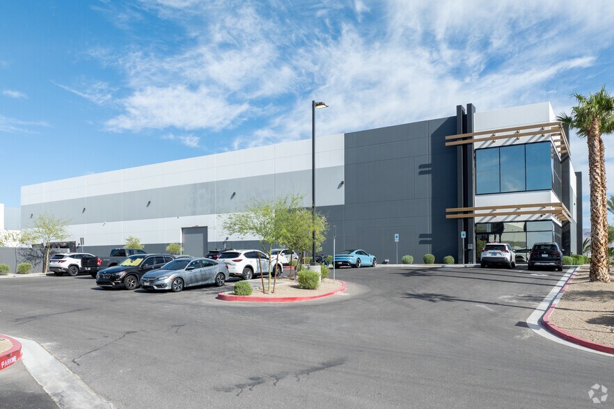 5795 N Hollywood Blvd, Las Vegas, NV à vendre - Photo principale – Image 2 sur 10