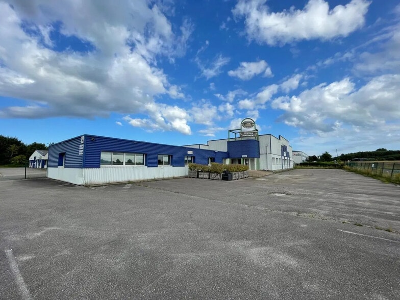 Local d'activités dans Isneauville à vendre - Photo de l’immeuble – Image 2 sur 23