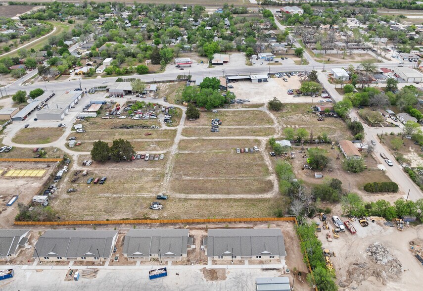 955 W Kingsbury St, Seguin, TX à vendre - Aérien – Image 3 sur 7