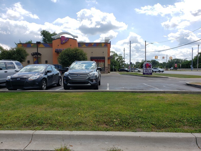 8120 N Telegraph Rd, Dearborn Heights, MI à louer - Photo de l’immeuble – Image 3 sur 26