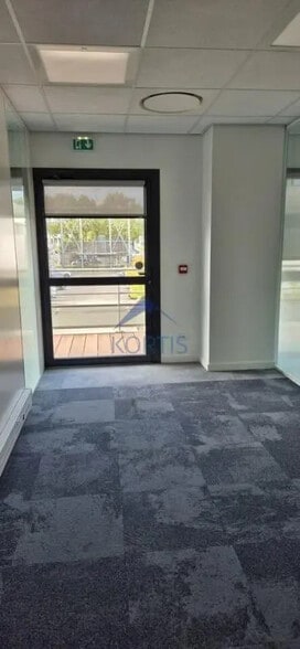 Bureau dans Saint-Priest à louer - Photo intérieure – Image 3 sur 12