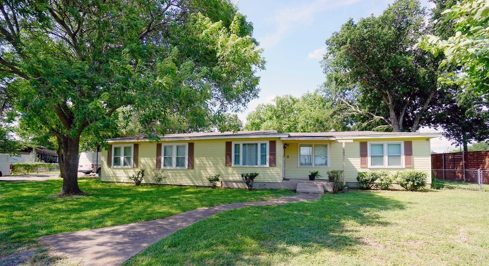 3905 Prairie Ln, Austin, TX à vendre - Photo de l’immeuble – Image 1 sur 25