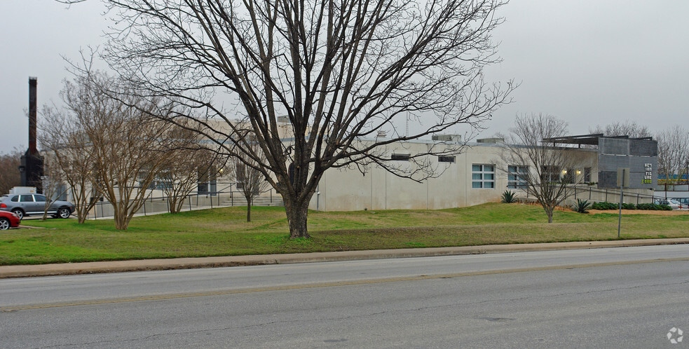 3000 E Cesar Chavez St, Austin, TX à louer - Photo de l’immeuble – Image 3 sur 51
