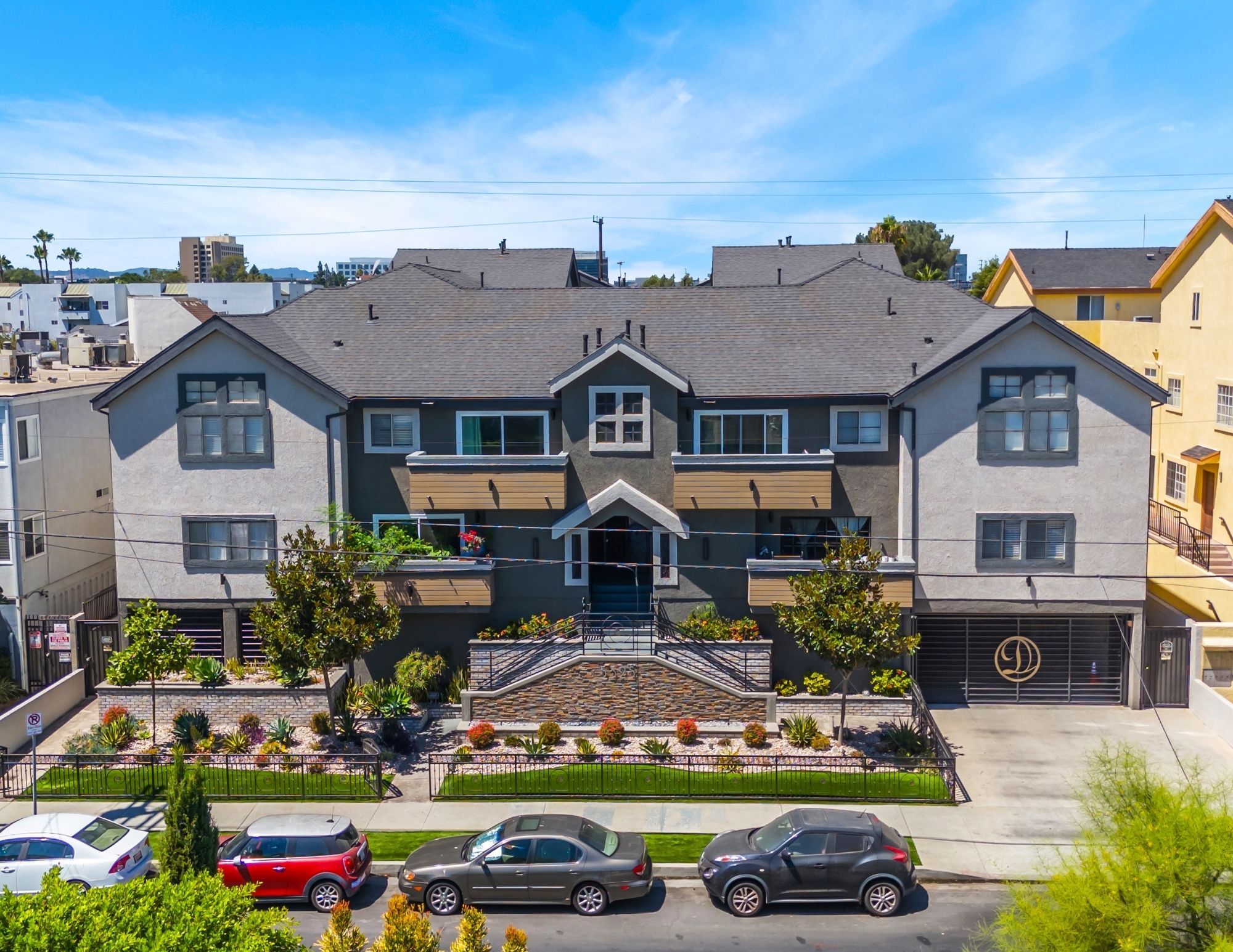 5325 Denny Ave, North Hollywood, CA à vendre Photo principale– Image 1 sur 42