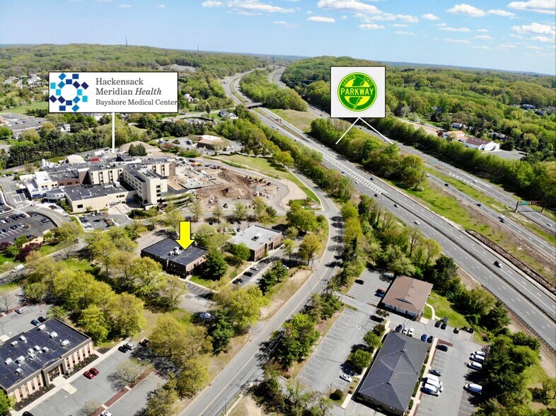 721 N Beers St, Holmdel, NJ à vendre - Photo de l’immeuble – Image 2 sur 20