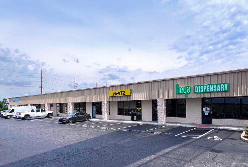 4300-4372 N Service Rd, Saint Peters, MO à louer - Photo de l’immeuble – Image 2 sur 12