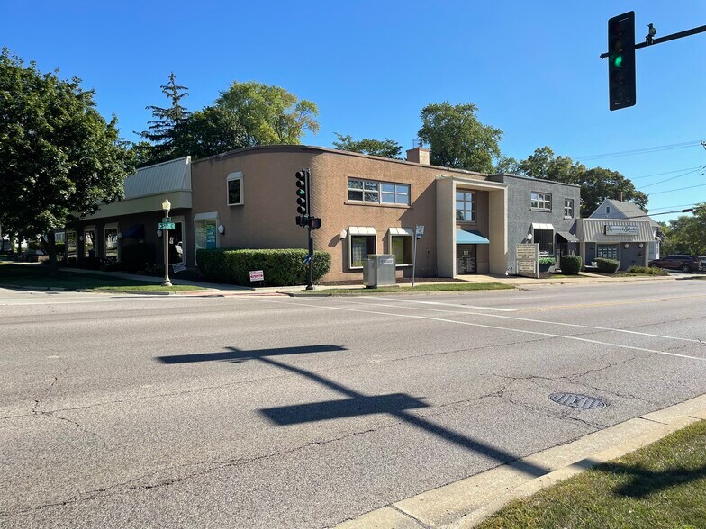 823-825 W State St, Geneva, IL à vendre - Photo de l’immeuble – Image 3 sur 20