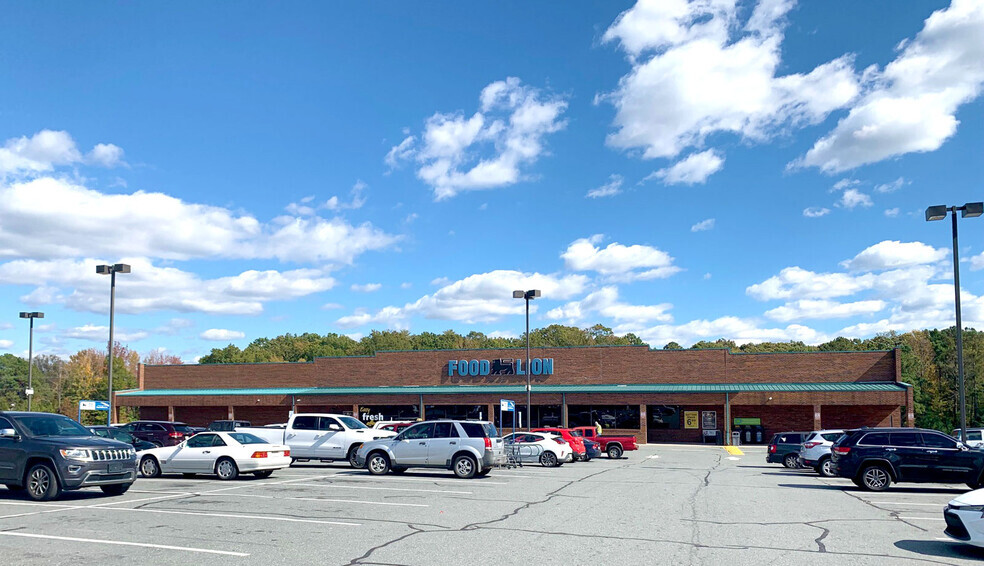1072 N Main St, Walnut Cove, NC à louer - Photo de l’immeuble – Image 3 sur 3