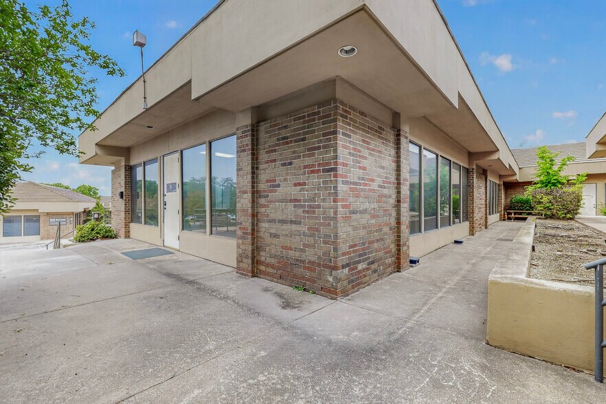 8870 Business Park Dr, Austin, TX à louer - Photo de l’immeuble – Image 3 sur 20