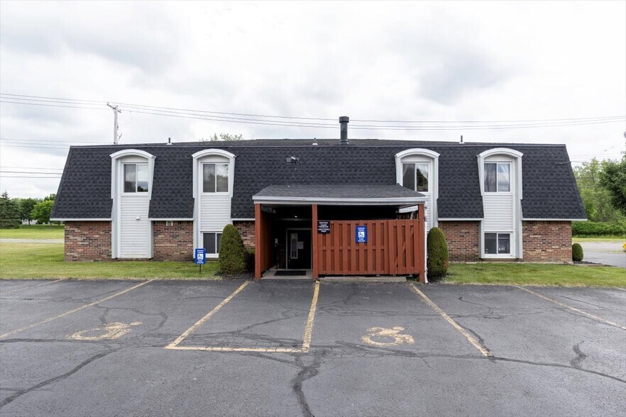 932 French Rd, Cheektowaga, NY à vendre - Photo de l’immeuble – Image 3 sur 48