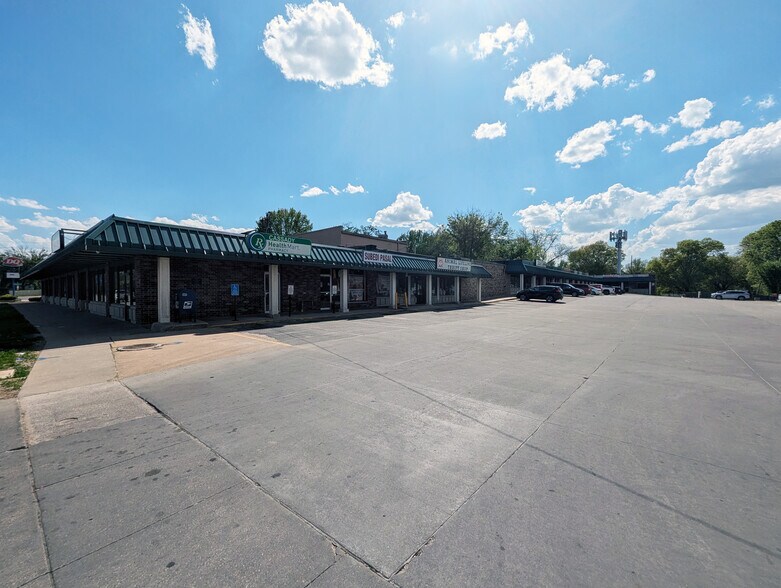 3218-3300 SW 9th St, Des Moines, IA à louer - Photo de l’immeuble – Image 2 sur 3