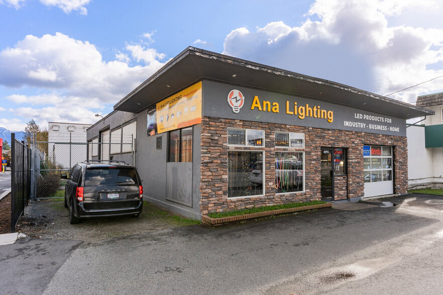 8896 Young Rd, Chilliwack, BC à louer - Photo de l’immeuble – Image 3 sur 22