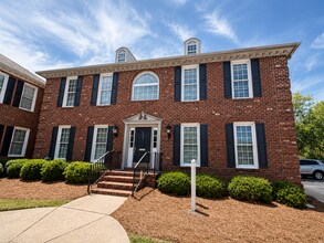 576 Executive Pl, Fayetteville, NC à louer Photo intérieure– Image 1 sur 10