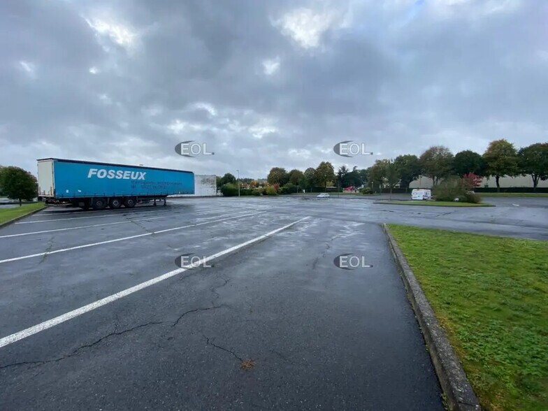 Terrain dans Savigny-le-Temple à louer - Photo de l’immeuble – Image 1 sur 5