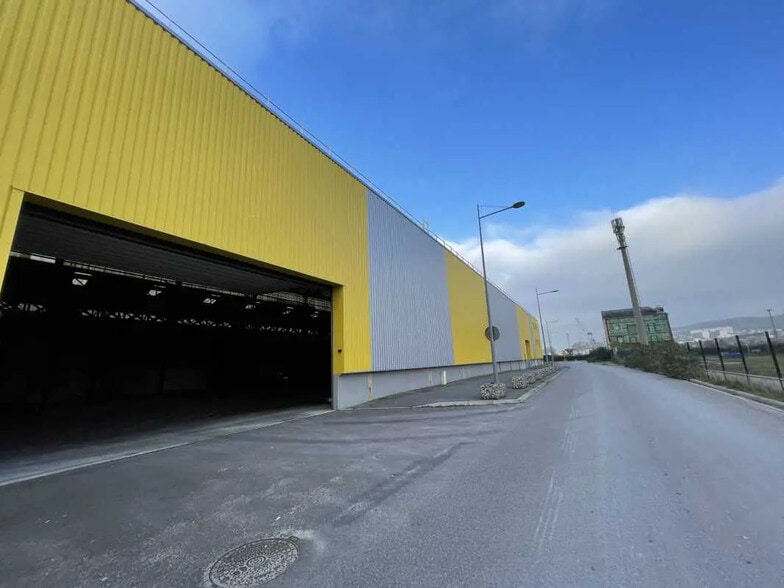 Industriel/Logistique dans Rouen à louer - Photo de l’immeuble – Image 3 sur 4