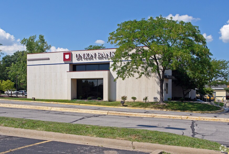 4340 S Noland Rd, Independence, MO à vendre - Photo de l’immeuble – Image 2 sur 16