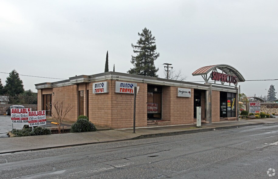 402 Colusa Ave, Yuba City, CA à louer - Photo principale – Image 1 sur 4