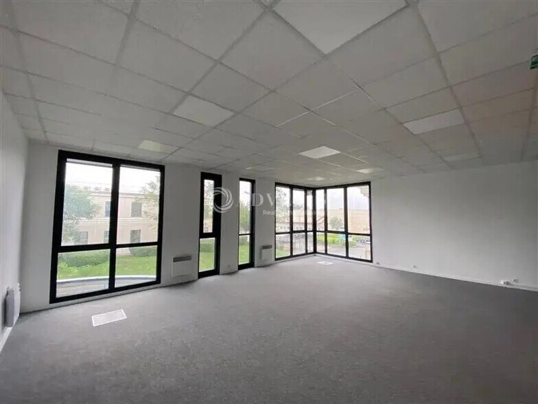 Bureau dans Créteil à louer - Photo de l’immeuble – Image 1 sur 6