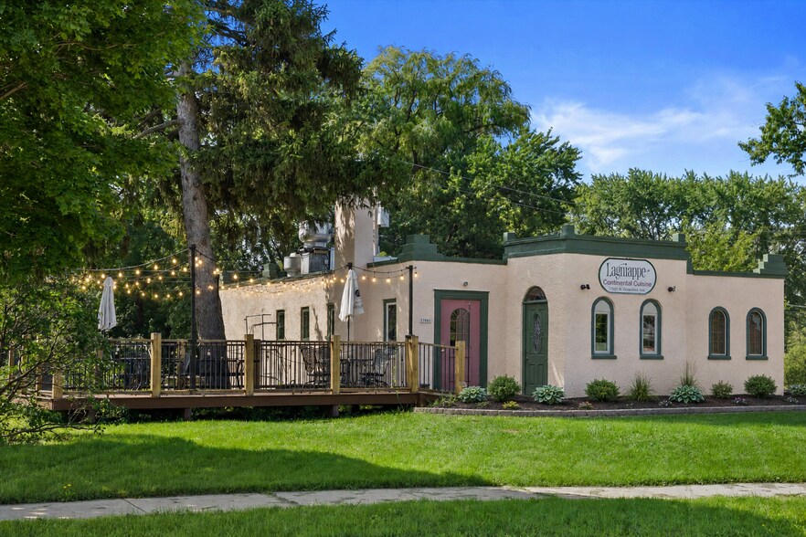 17001 W Greenfield Ave, New Berlin, WI à vendre - Photo de l’immeuble – Image 3 sur 30