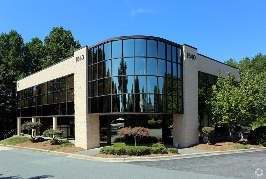1540 Westbrook Plaza Dr, Winston-Salem, NC à louer - Photo principale – Image 1 sur 27