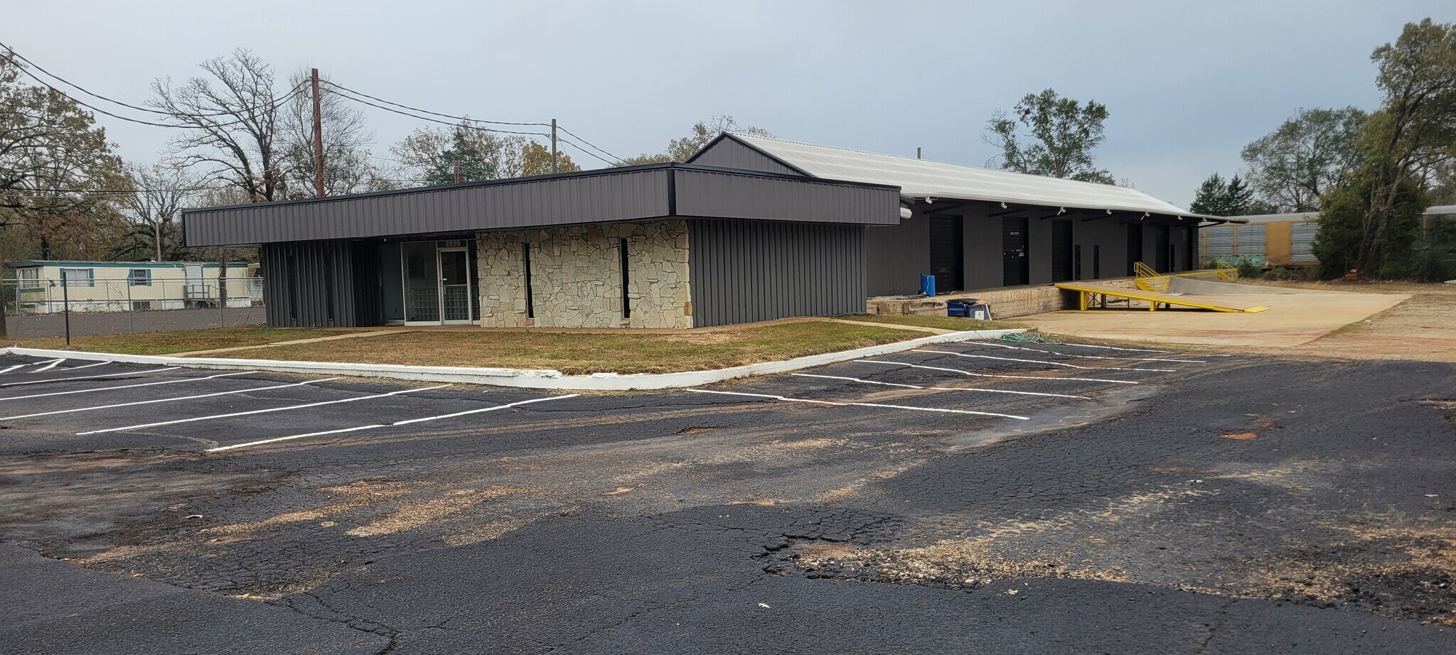 2820 E Marshall Ave, Longview, TX à louer Photo principale– Image 1 sur 22