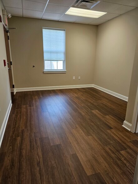 1221 N Church St, Moorestown, NJ à louer - Photo intérieure – Image 3 sur 17