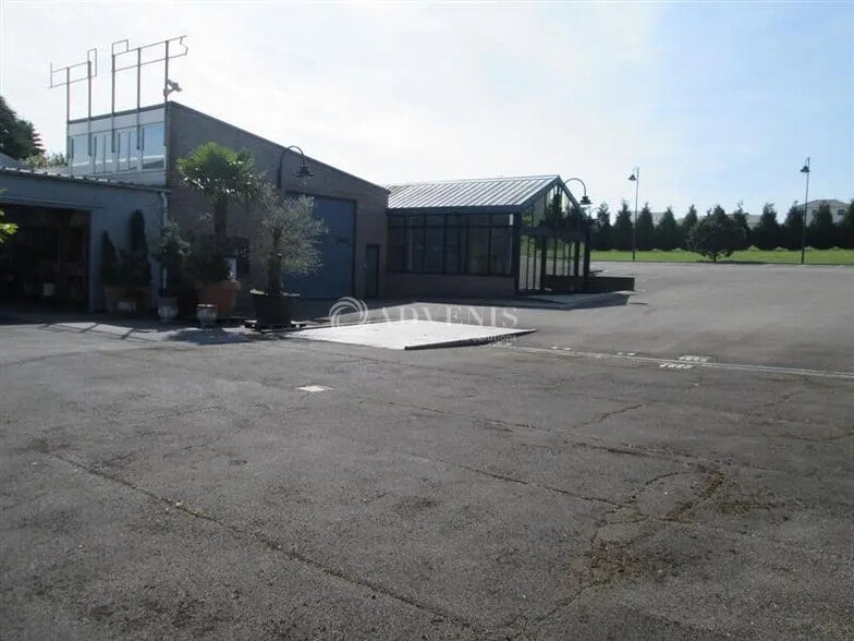 Local commercial dans Mexy à louer - Photo de l’immeuble – Image 3 sur 6