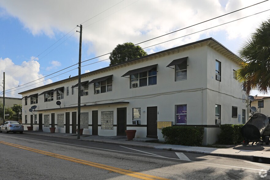 700 Tamarind Ave, West Palm Beach, FL à vendre - Photo principale – Image 1 sur 11