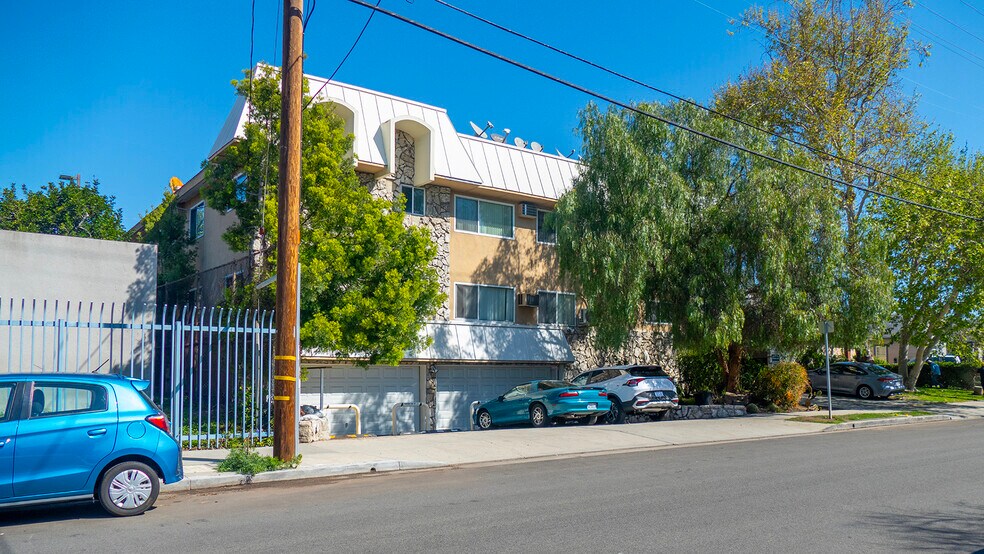 601 E Acacia Ave, Glendale, CA à vendre - Photo de l’immeuble – Image 2 sur 11