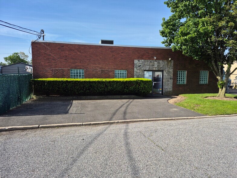 115 Rome St, Farmingdale, NY à louer - Photo de l’immeuble – Image 1 sur 1