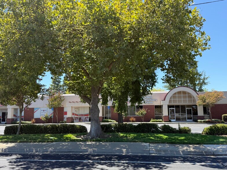 9370 W Stockton Blvd, Elk Grove, CA à louer - Photo de l’immeuble – Image 2 sur 24